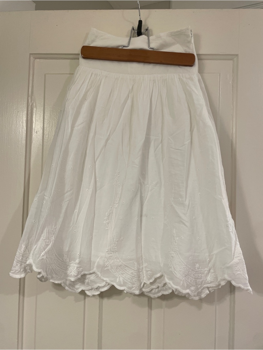 GAP White Embroidered A-Line Skirt